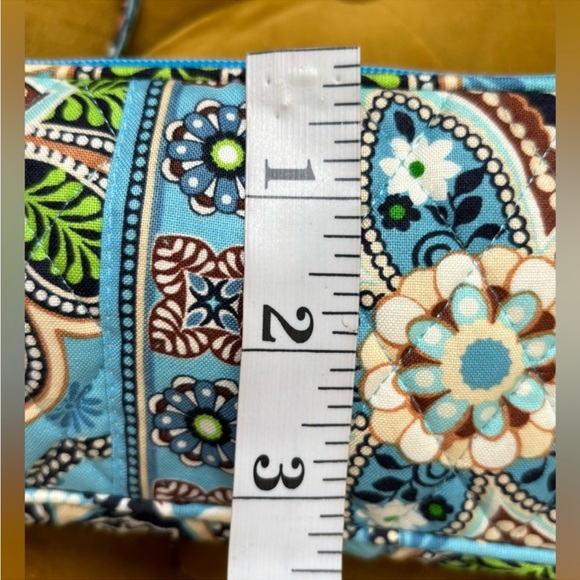 Vera Bradley purse clutch wallet keychain
With zipper in excellent condition - Picture 12 of 14